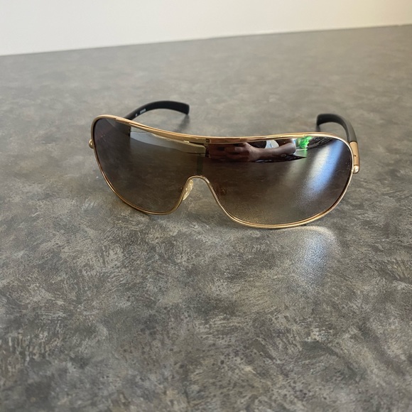 GUESS designer sunglasses - Picture 6 of 7